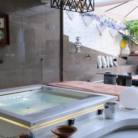 Last Minute Garden And Jacuzzi,the Gorgeus !adult Only Apartment La Spezia