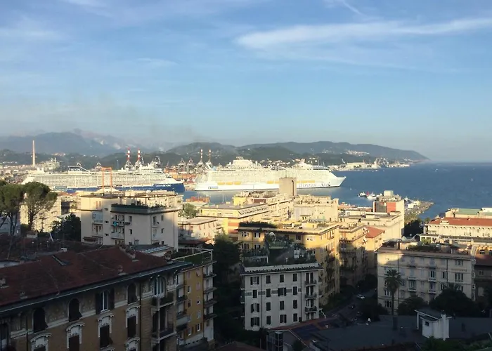 Last Minute Garden And Jacuzzi,the Gorgeus !adult Only Apartament La Spezia