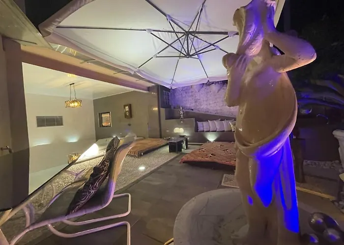 Last Minute Garden And Jacuzzi,the Gorgeus !adult Only Apartament