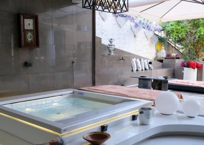 Last Minute Garden And Jacuzzi,the Gorgeus !adult Only Apartament La Spezia